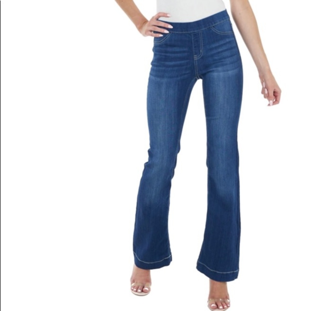 Dark wash Cello , pull on jeans, sz M